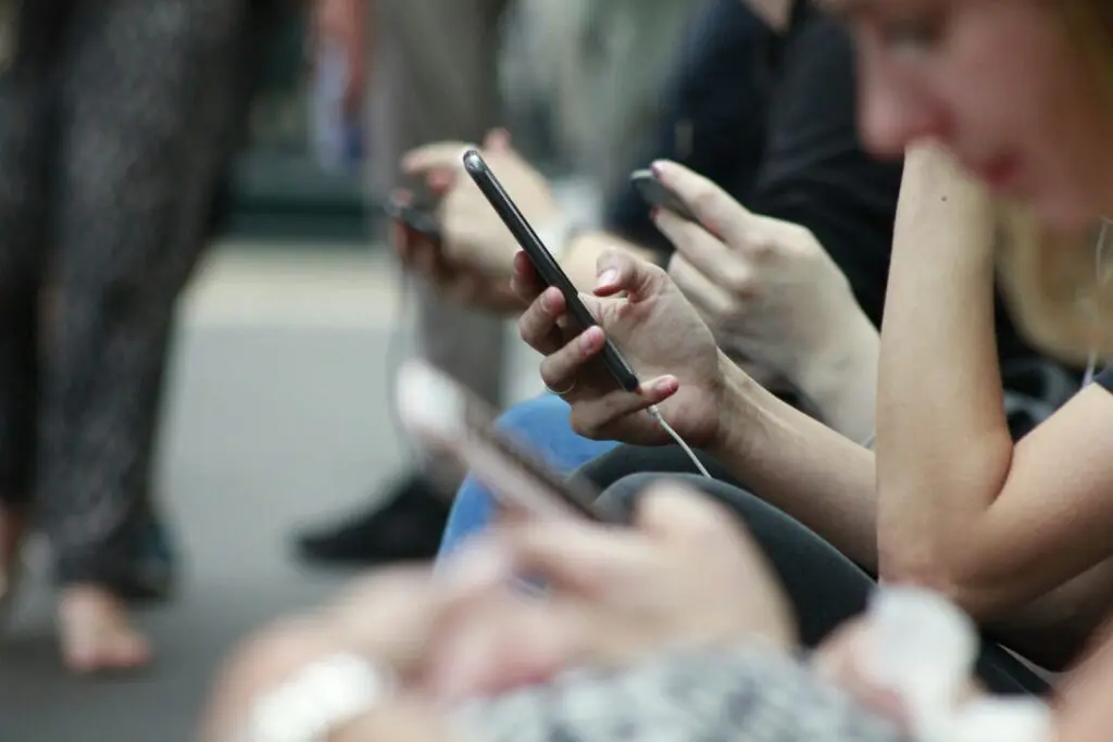 Niezdrowe praktyki mobilnych aplikacji zdrowotnych. Czy dbają o nasze dane?