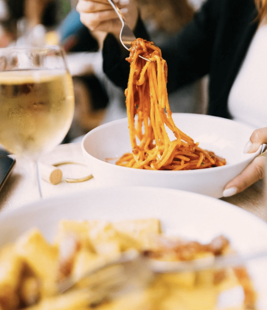 TOP restauracje Warszawa październik 2024. Tu warto się wybrać