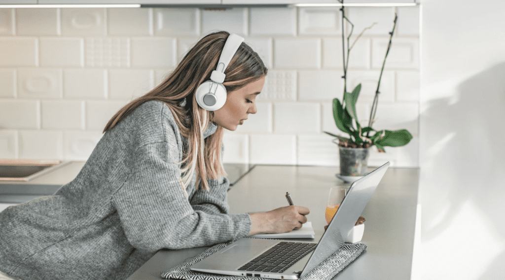 Pomysł na biznes 2024 – najlepsze propozycje na końcówkę roku Branża edukacyjna – kursy online