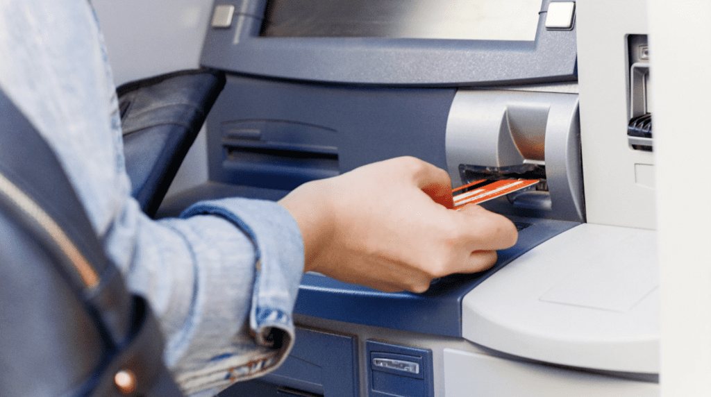 Ile można wypłacić z bankomatu? Aktualne limity w 2026 roku