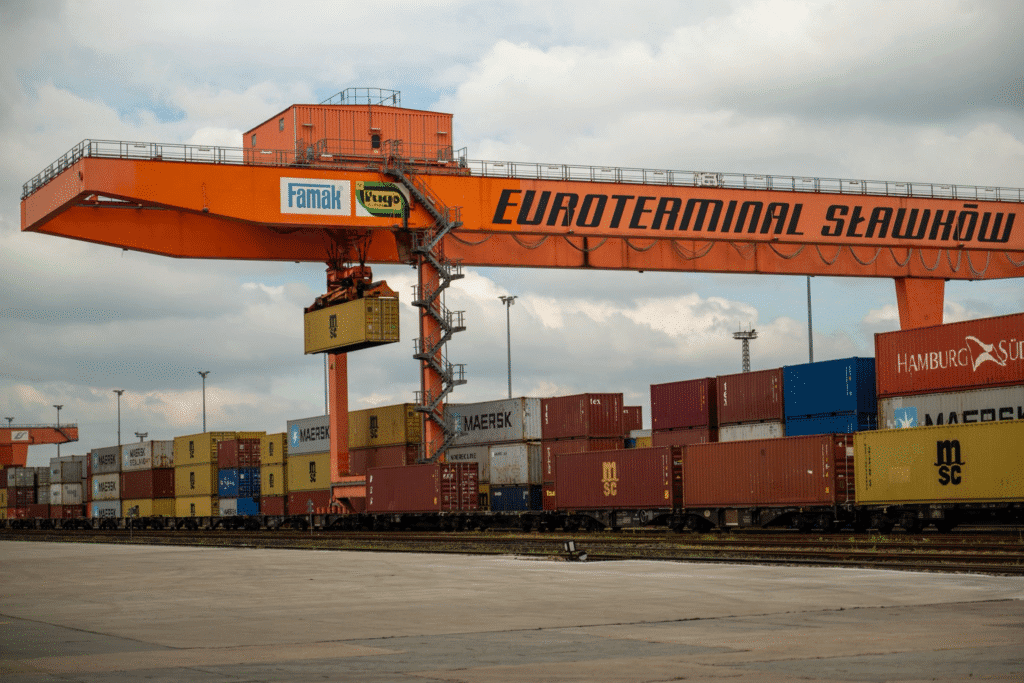 Donald Tusk ogłasza przełom. W Polsce rusza budowa logistycznego giganta. "Największy w Europie"