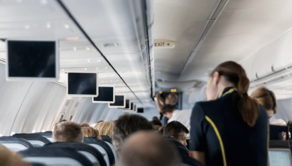 Ile zarabia stewardessa – aktualne stawki w Polsce i za granicą