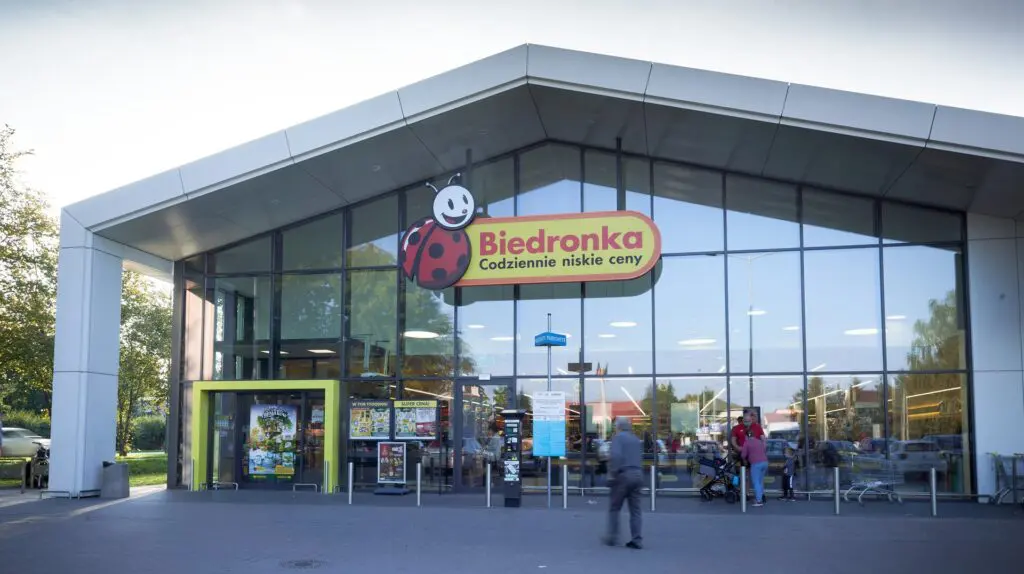 Biedronka wchodzi na rynek cateringu. Żabka i Maczfit mogą się bać