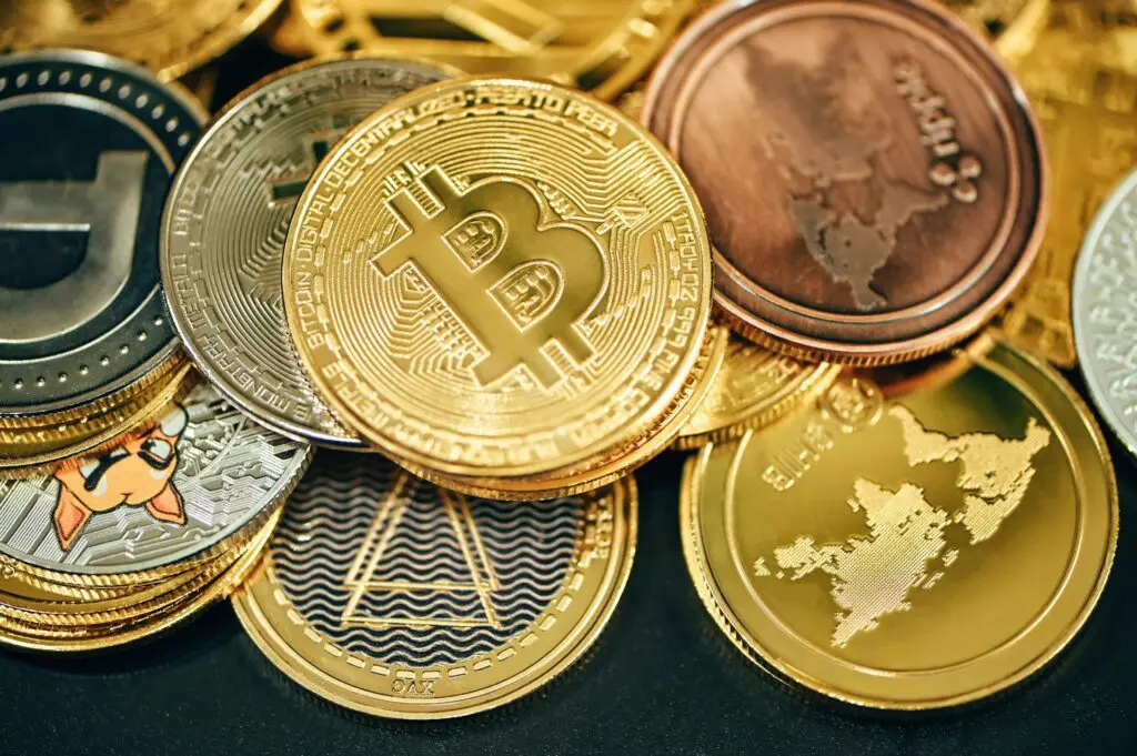 Coinbase pod presją. Bitcoin i Ethereum ciągną rynek w dół