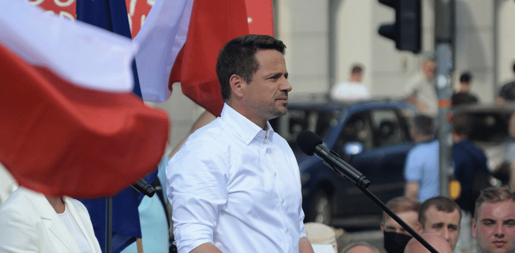 Spór o działkę pod CPK. Trzaskowski uderza w PiS