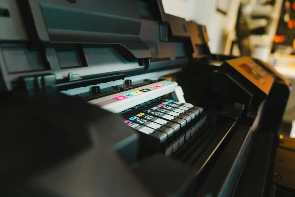 Postpress – sekret prestiżu i trwałości w poligrafii