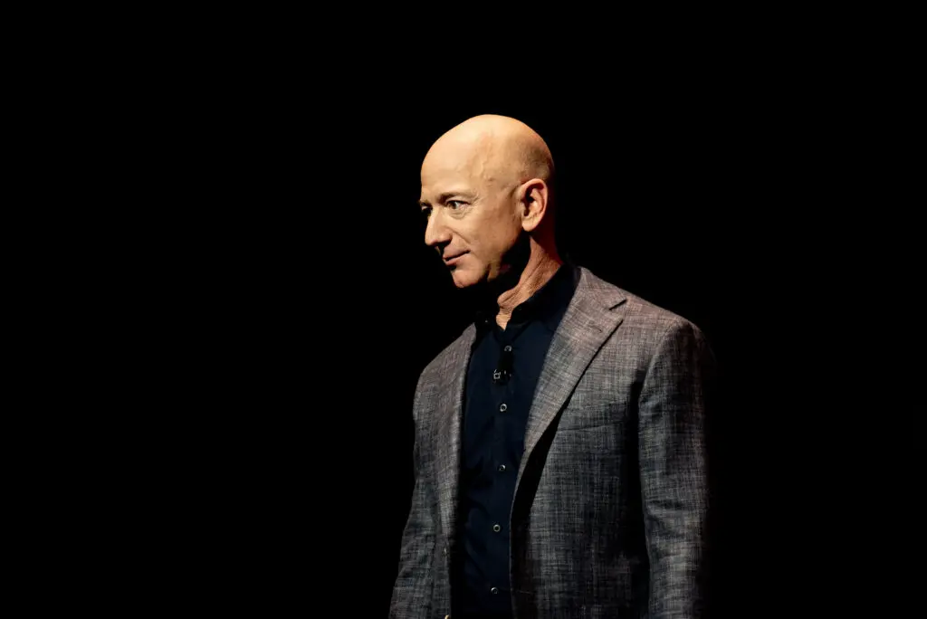 Akcje Amazona wystrzeliły. Bezos znów wśród najbogatszych ludzi świata