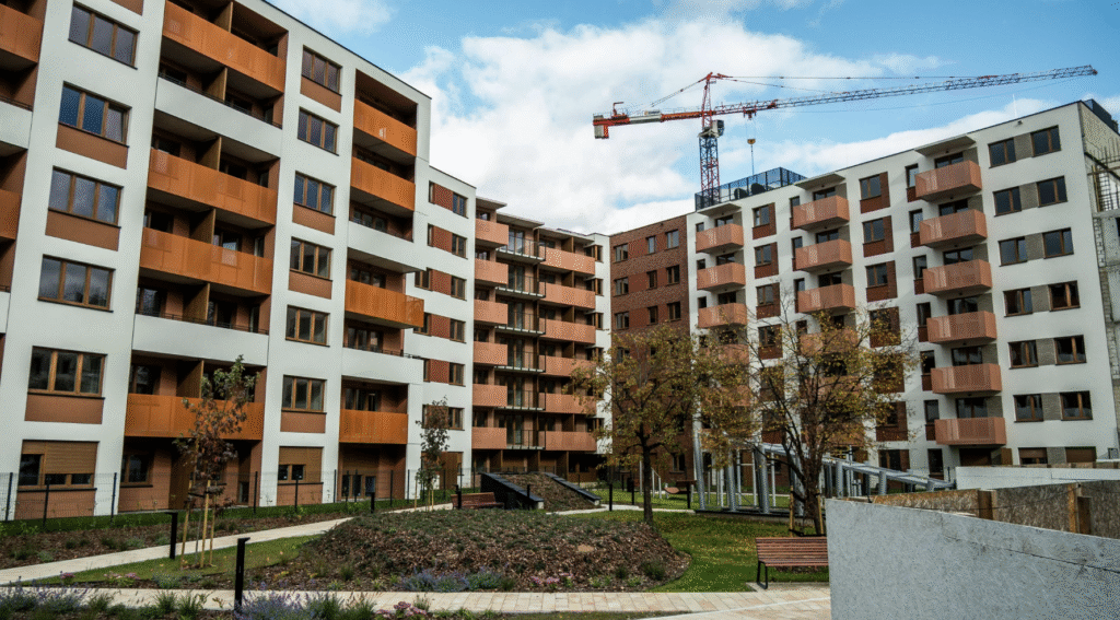 Niepokojący sygnał z rynku pracy. Ceny mieszkań w dwóch miastach spadają