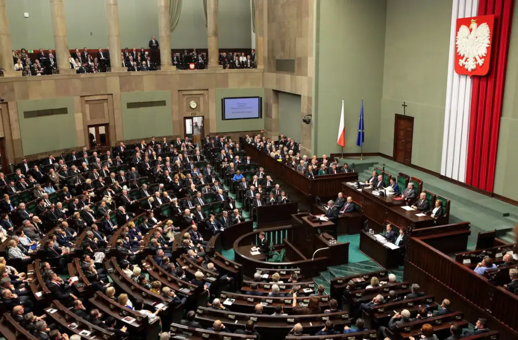 Ile wynosi dieta poselska? Kwota robi wrażenie, a niektórzy posłowie wciąż narzekają