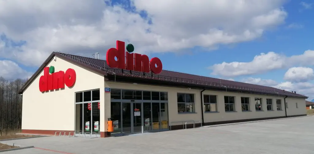 Dino zarabia więcej i buduje kolejne sklepy. Jeden wskaźnik ostro wyhamował
