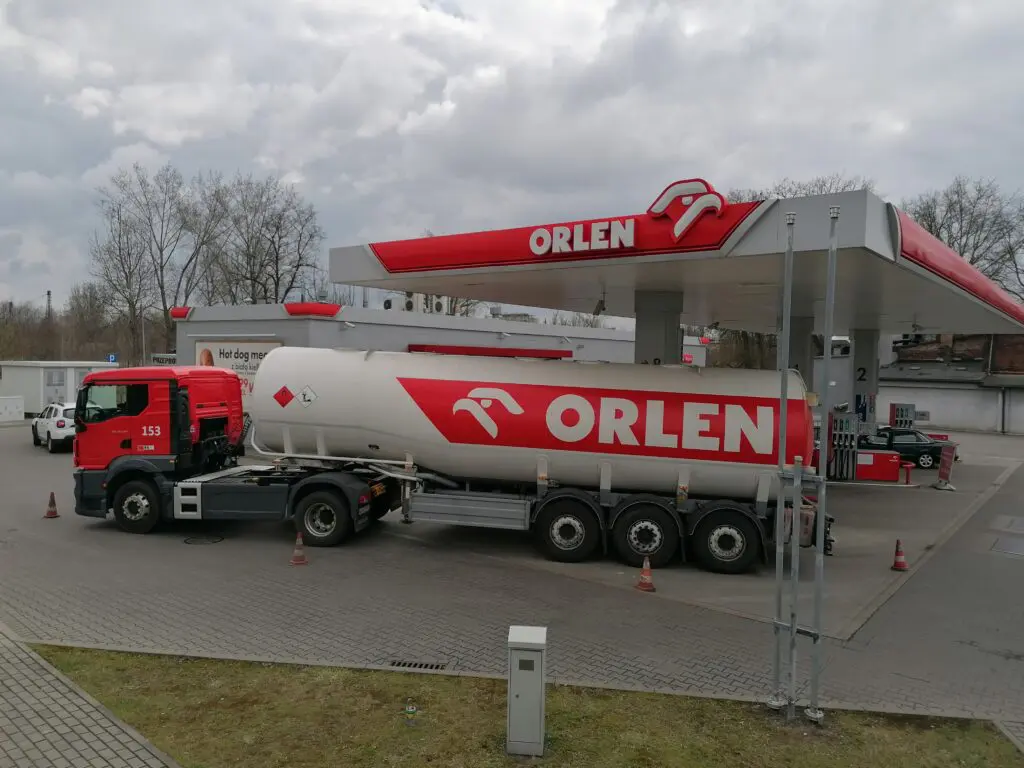 Orlen obniża ceny paliwa. Kierowcy zapłacą mniej przez kilka weekendów