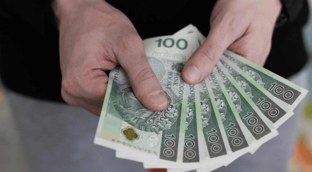 Pensje rosną wolniej niż rok temu. GUS pokazał, gdzie zatrzymała się średnia