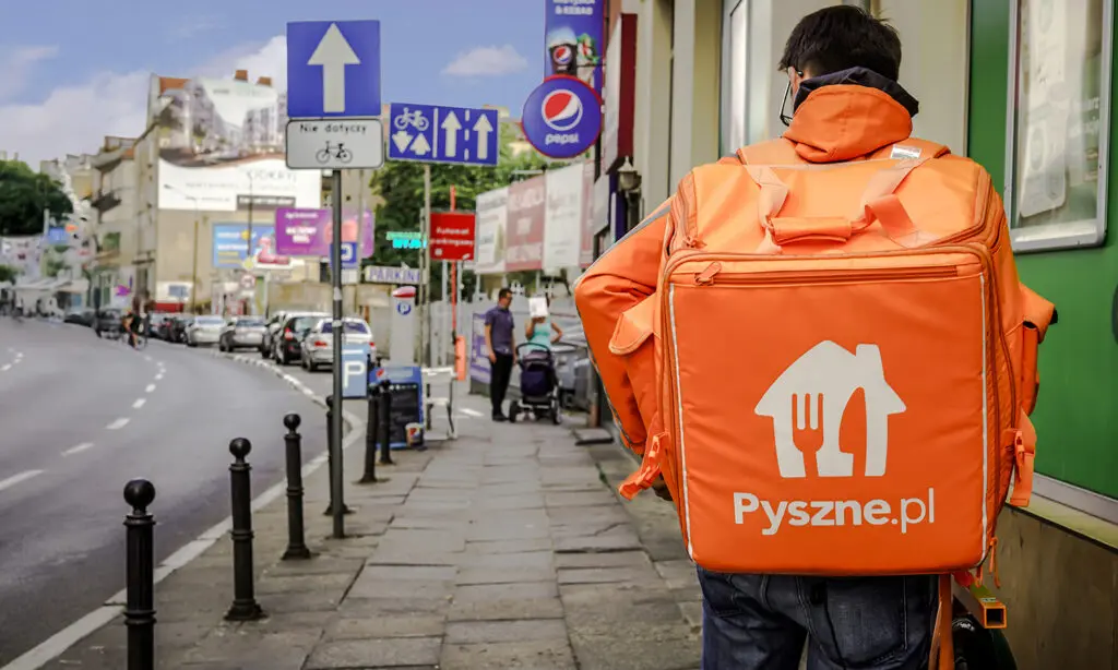,,Bardzo duży błąd rządu”. Pyszne.pl zwalnia 5 tysięcy kurierów
