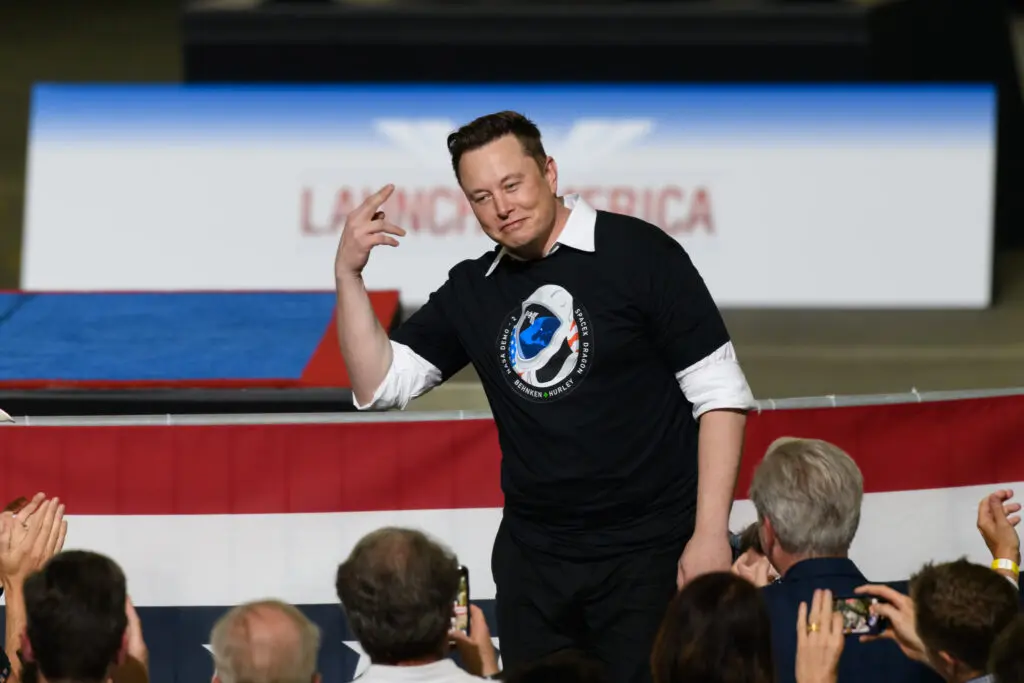 Musk naobiecywał, a jego firma mówi co innego. Akcje SpaceX ostro w dół