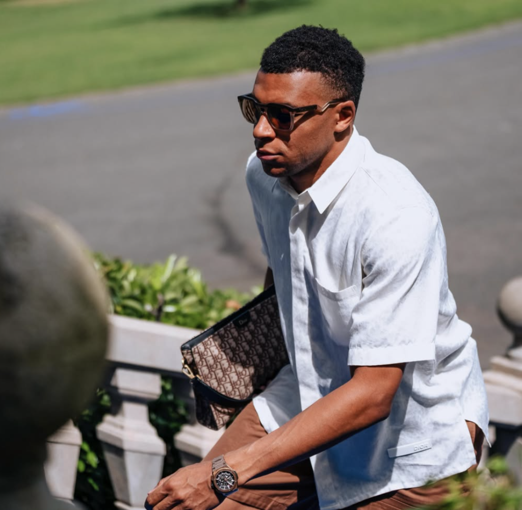 Kylian Mbappé zarobki. Tyle naprawdę wynosi majątek piłkarza