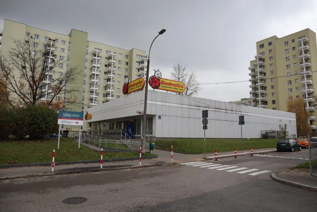 Biedronka otwiera kolejne sklepy. Wiadomo, gdzie powstaną i ile płacą