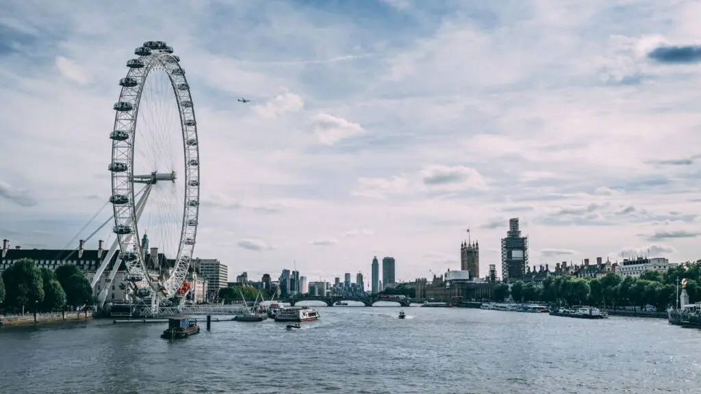 Wiertarka z Lidla wprawiła w ruch London Eye. Jest nowy rekord Guinnessa