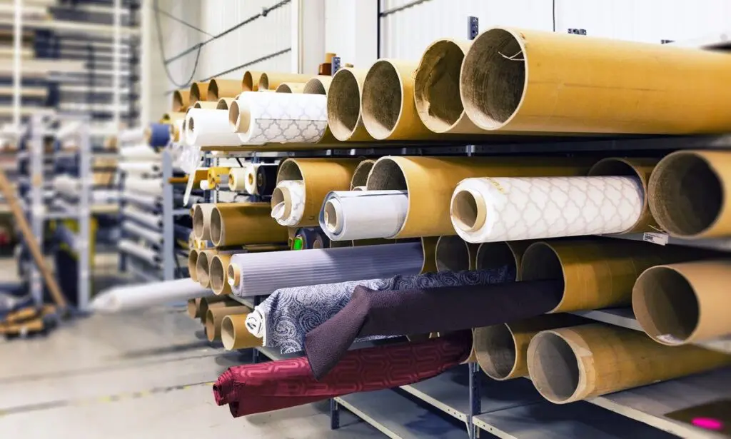 Ubrania mogą podrożeć przez jeden surowiec. Producenci już liczą koszty