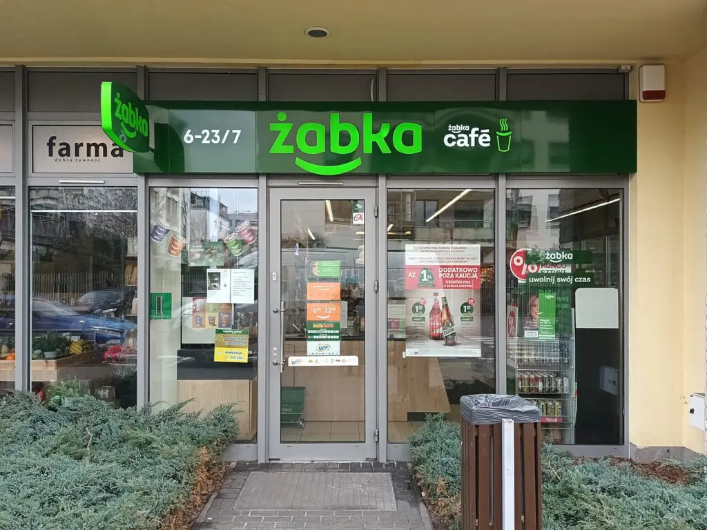 Żabka ujawnia, ile zostaje właścicielom sklepów. Kwota to nie wszystko