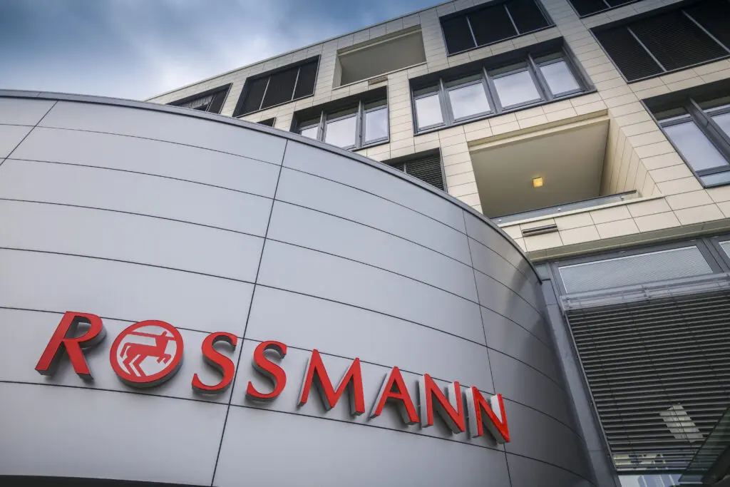 Kto jest właścicielem Rossmanna? Za drogeriami stoi niemiecka rodzina