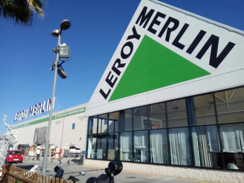 Kto jest właścicielem Leroy Merlin? Za siecią stoi potężny klan
