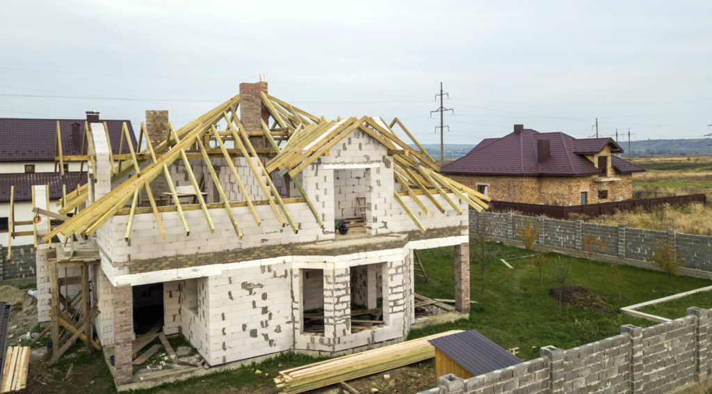 Budowa domu znów mocno drożeje. Jedna pozycja kosztorysu rośnie najszybciej