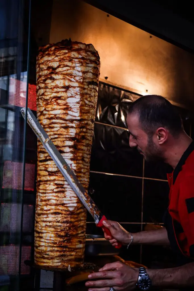 Inspekcja sprawdziła mięso do kebabów. U połowy producentów wykryto nieprawidłowości