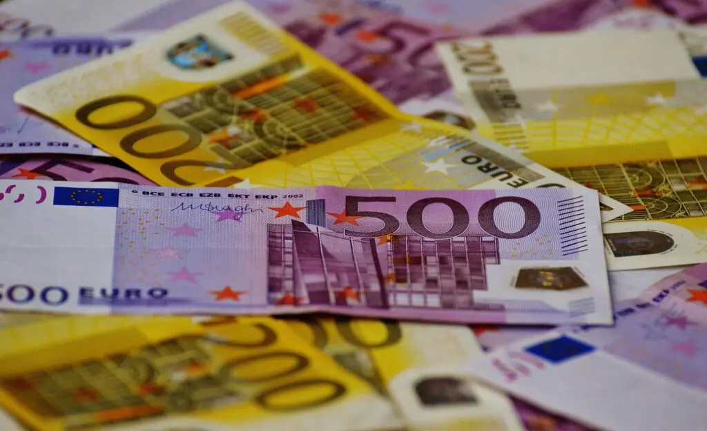 Godzina pracy w Polsce kosztuje już prawie 20 euro. Na tle Europy to wciąż inna liga