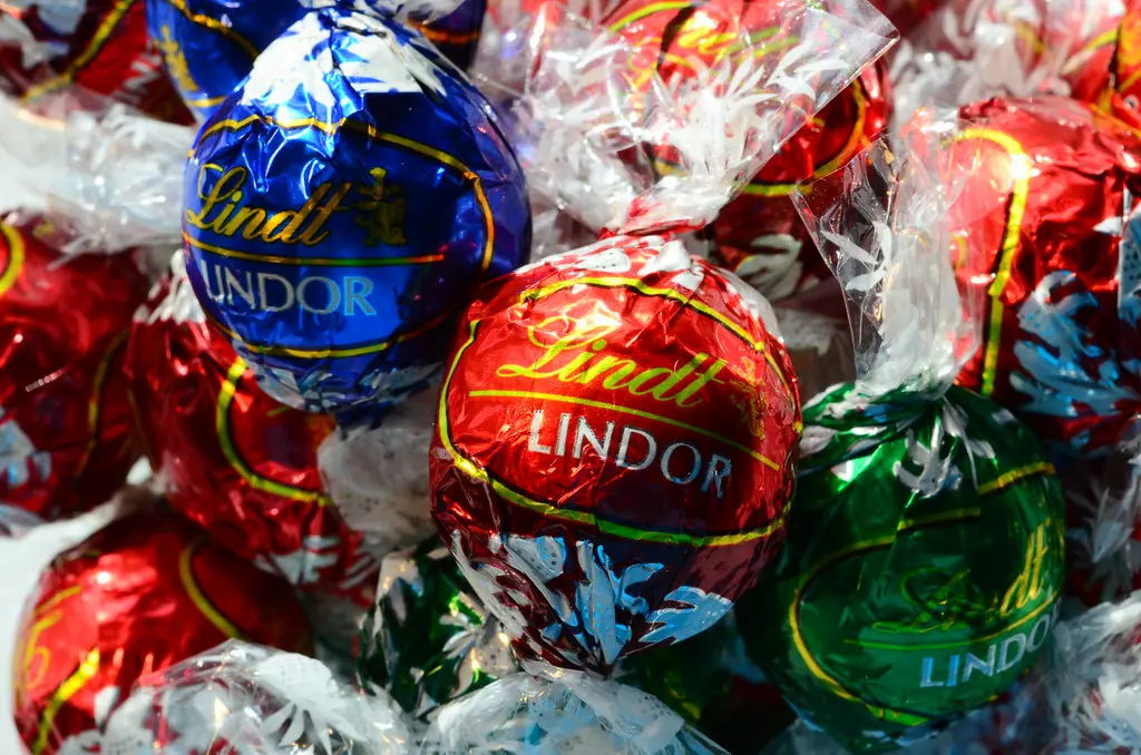 Lindt po raz drugi w tym roku tnie prognozy. Czekolada przegrywa z cenami i upałami