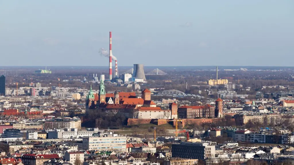Korporacje tną etaty w Krakowie. Pensje w mieście i tak biją rekordy