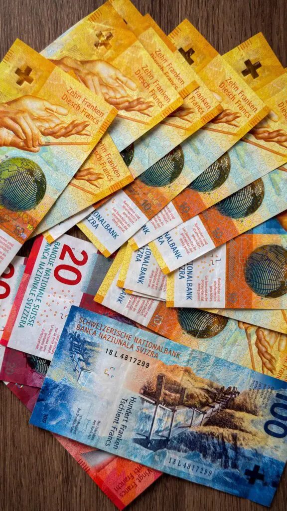 TSUE rozstrzygnął spór o rozliczenia frankowiczów z bankami. Odsetki tylko od nadwyżki