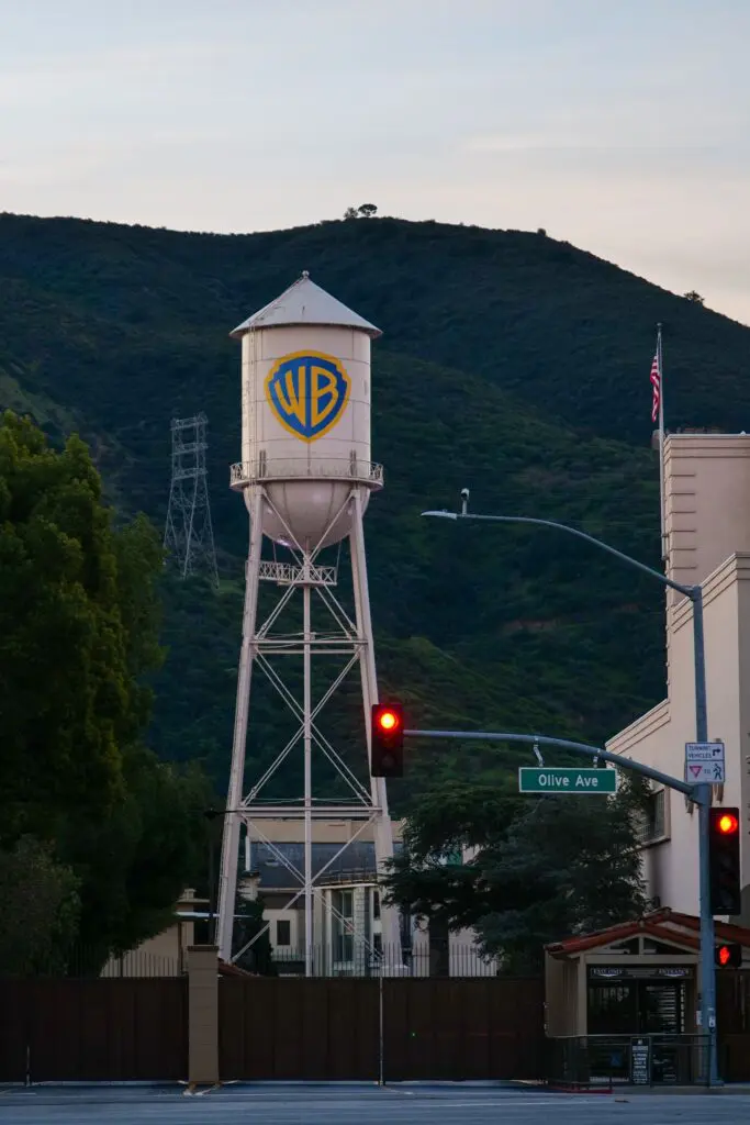 Koniec sporu o fuzję Paramount i Warner Bros. TVN może mieć nowego właściciela już w październiku