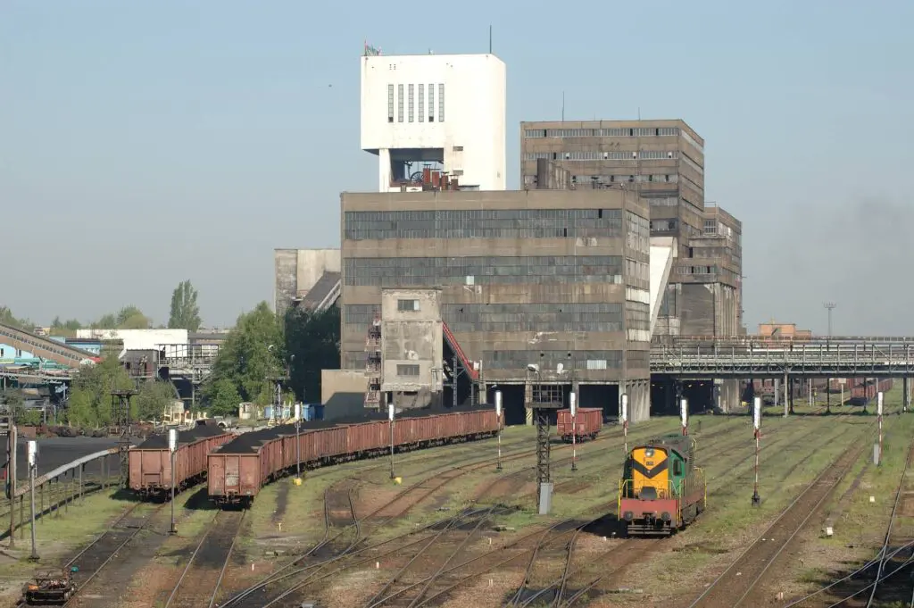 Górniczy gigant zwiększa wydobycie. Strata wciąż przekracza miliard złotych