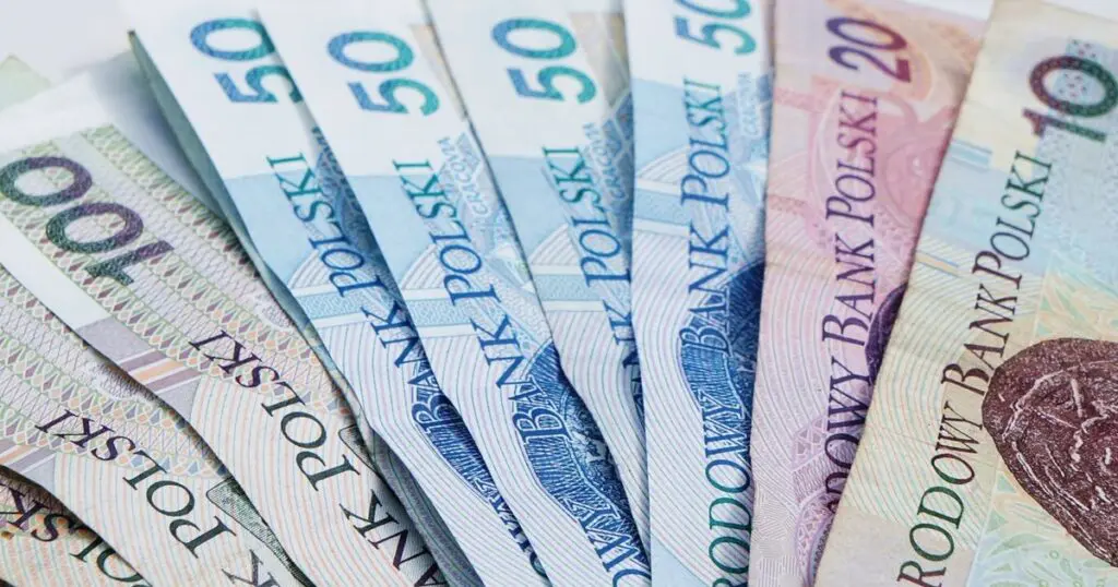 Polska zbliża się do granicy zadłużenia. „Coś trzeba poświęcić”