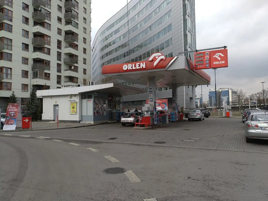 Rząd zbił ceny paliw. Kierowcy oszczędzają blisko 70 zł na jednym tankowaniu