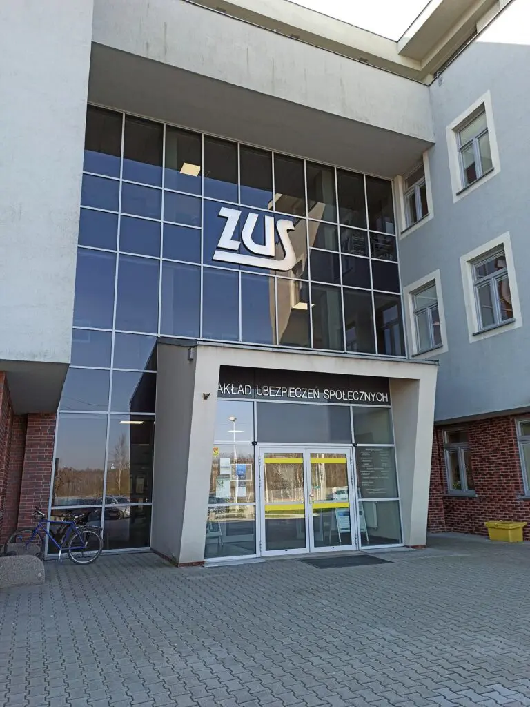 Na te świadczenia czeka się nawet 106 dni. ZUS ma poważny problem