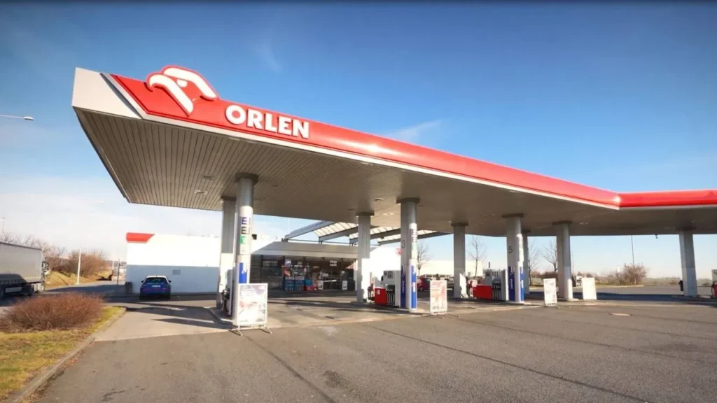 Najlepszy kwartał Orlenu od trzech lat. Kierowcy płacili na stacjach, koncern liczył zyski