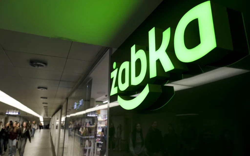 Żabka może zmienić właściciela. Na stole miliardy złotych