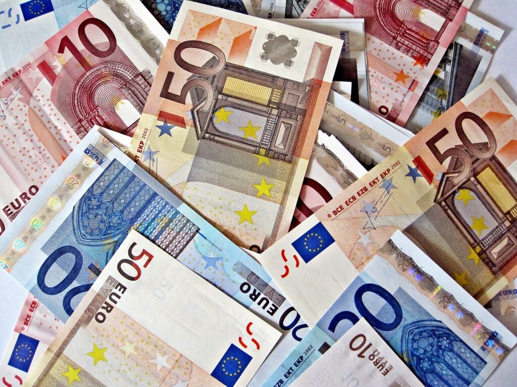 Francja pożycza najdrożej od 2008 r. Szef banku centralnego mówi o niepokojącej sytuacji