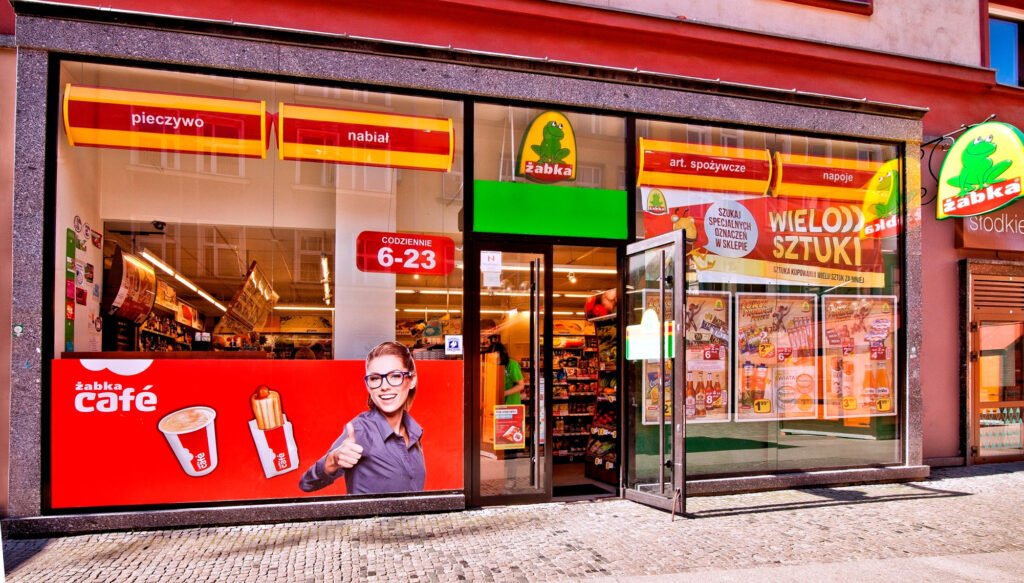 Kanadyjczycy dali sobie miesiąc więcej na przejęcie Żabki. Cena w wezwaniu bez zmian, 32 zł za akcję