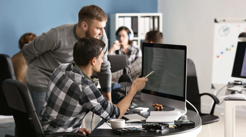 Jak producenci utrzymują ciągłość systemów IT bez własnego działu technicznego
