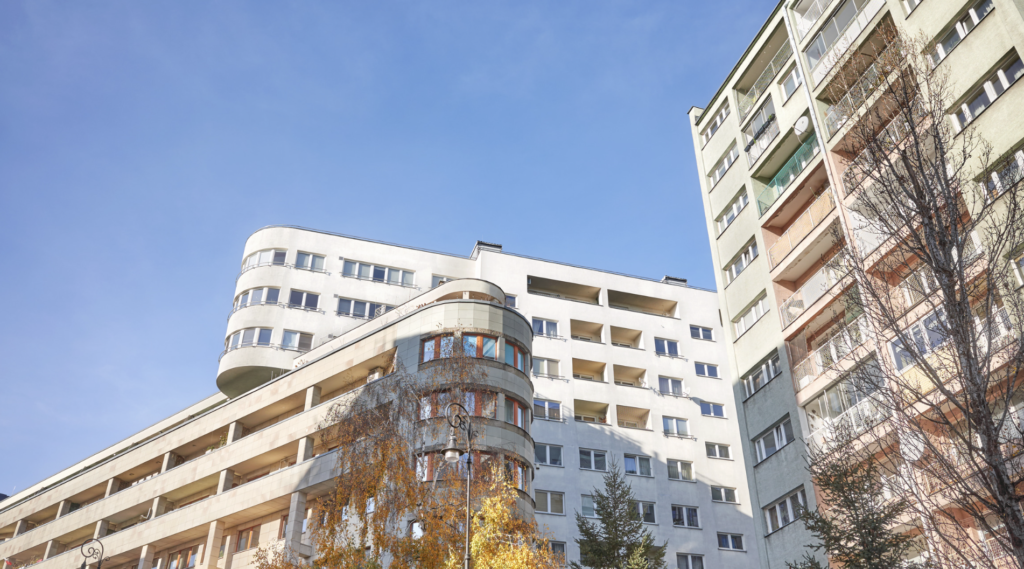 Kredyty mieszkaniowe przebiją 150 mld zł. BIK widzi też niepokojący sygnał